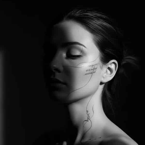 Professional Persian lyricist Maryam Azadmard - Songwriting services for artists and composers